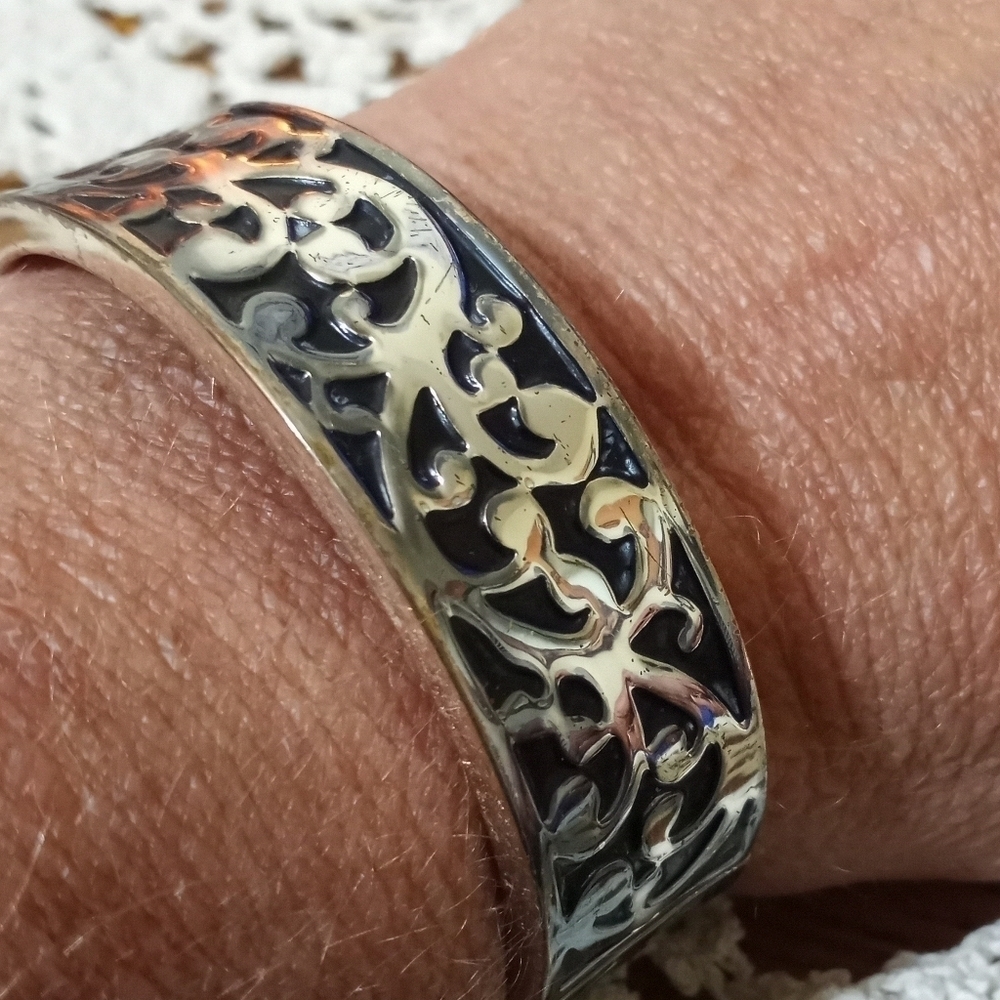 Vintage Filigree Silver Tone Metal Hinged Clamper Bracelet